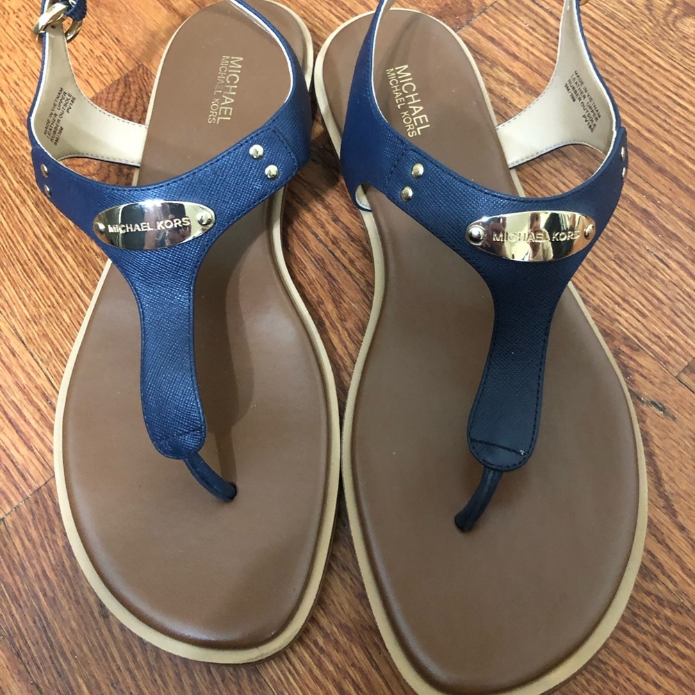 Mk plate flat thong sandals